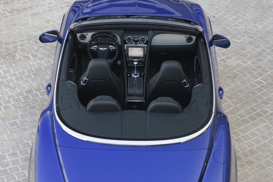 Интерьер Bentley Continental GTC 2011 года  (фото 13 из 167)